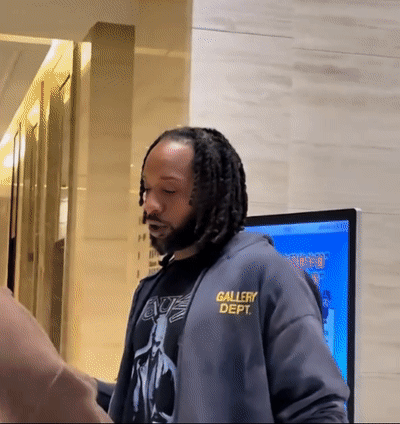 开云体育-轰33分还是惨败！硬汉也止不住落泪，粤迷评论区落井下石，太讽刺