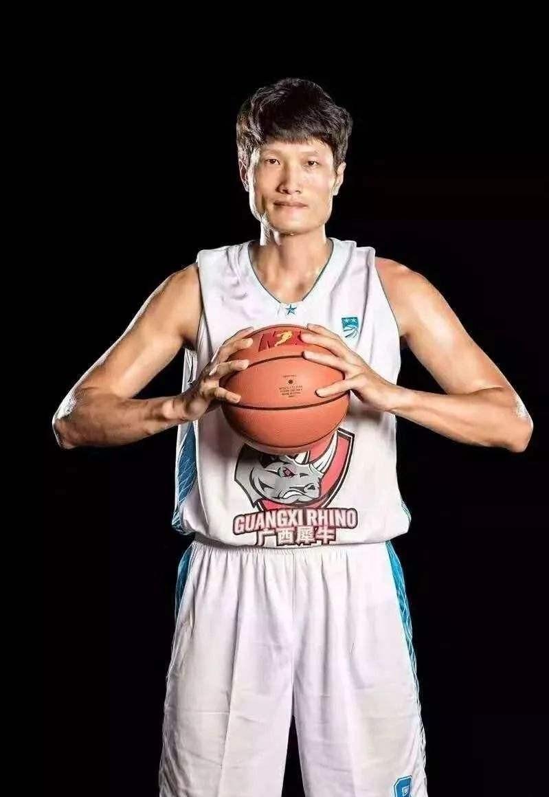 开云体育-季乐：退役后竟然当交警，曾拿3次CBA总冠军，妻子是宏远啦啦队长