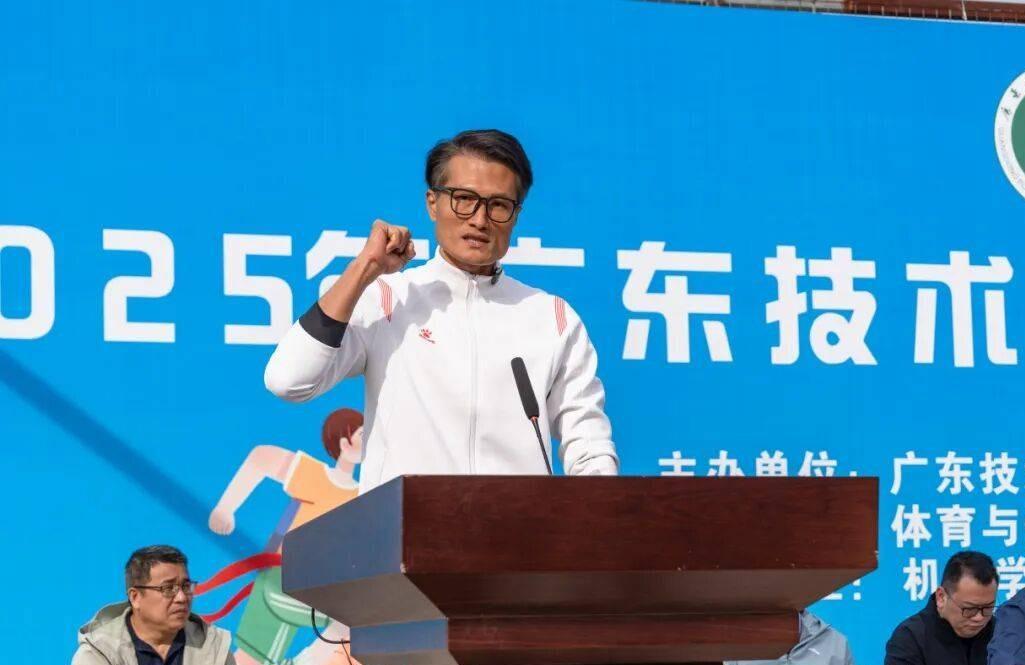 开云体育-季乐：退役后竟然当交警，曾拿3次CBA总冠军，妻子是宏远啦啦队长