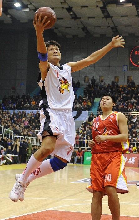 开云体育-季乐：退役后竟然当交警，曾拿3次CBA总冠军，妻子是宏远啦啦队长