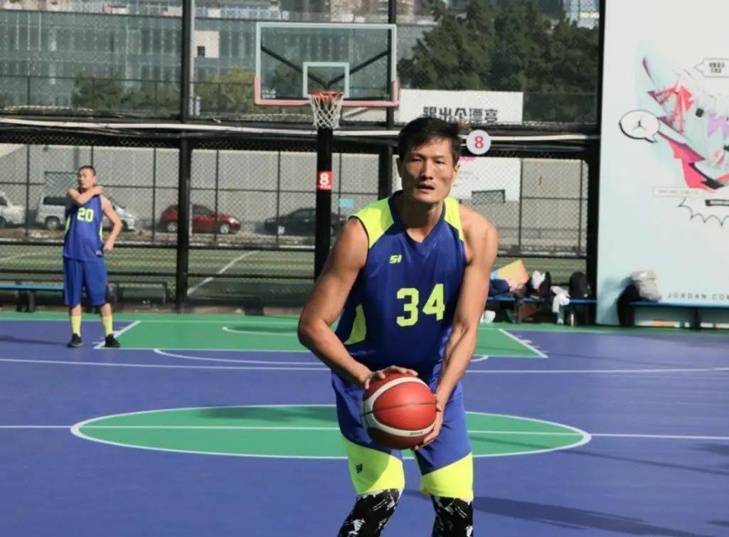 开云体育-季乐：退役后竟然当交警，曾拿3次CBA总冠军，妻子是宏远啦啦队长