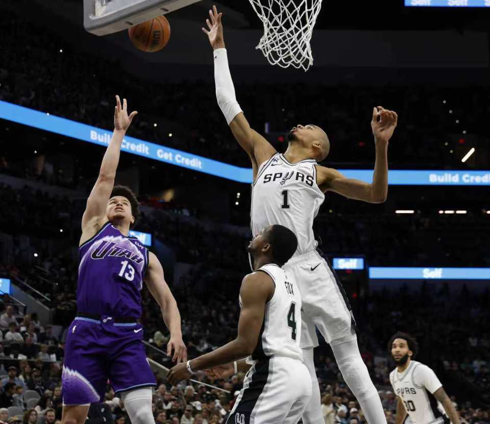 开云官网-文班33+10+7三分赛季新高 马刺轻取爵士达成30胜西部第二