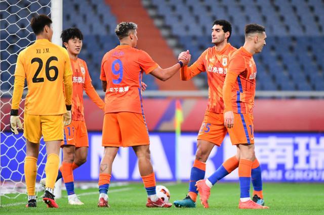 1667477613902029254.jpg 开云平台-陈蒲闪击克雷桑造俩乌龙 泰山暂登顶争冠已白热化