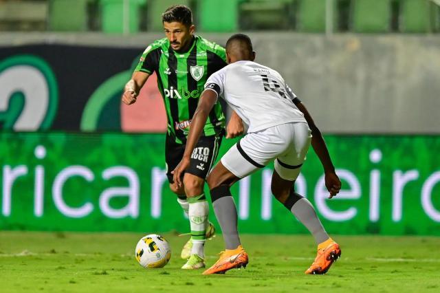 kaiyun-洛国富回归巴西攻入首球！长途奔袭+庆祝踹教练